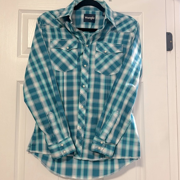 Like New Wrangler Pearl Button Down! - Picture 1 of 4